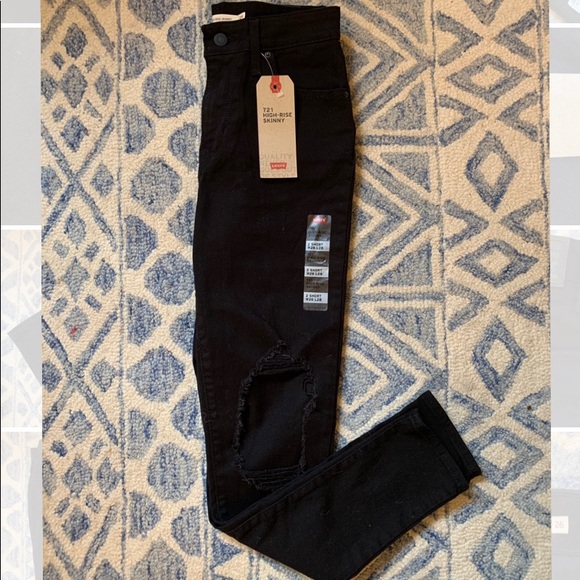 Levi’s 721 High-Rise Skinny Jeans in Black - Picture 12 of 16